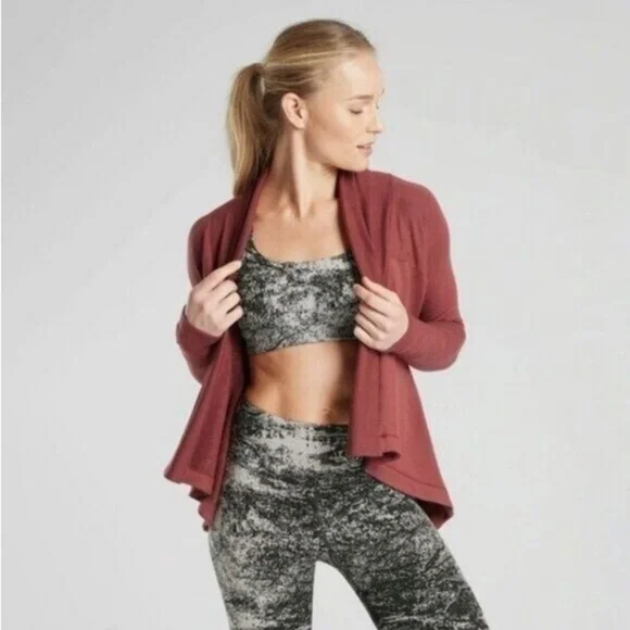 Athleta Nirvana Wear Two Ways Wrap Maple Red Sz Small Gym Yoga Layering Workout - Picture 14 of 14